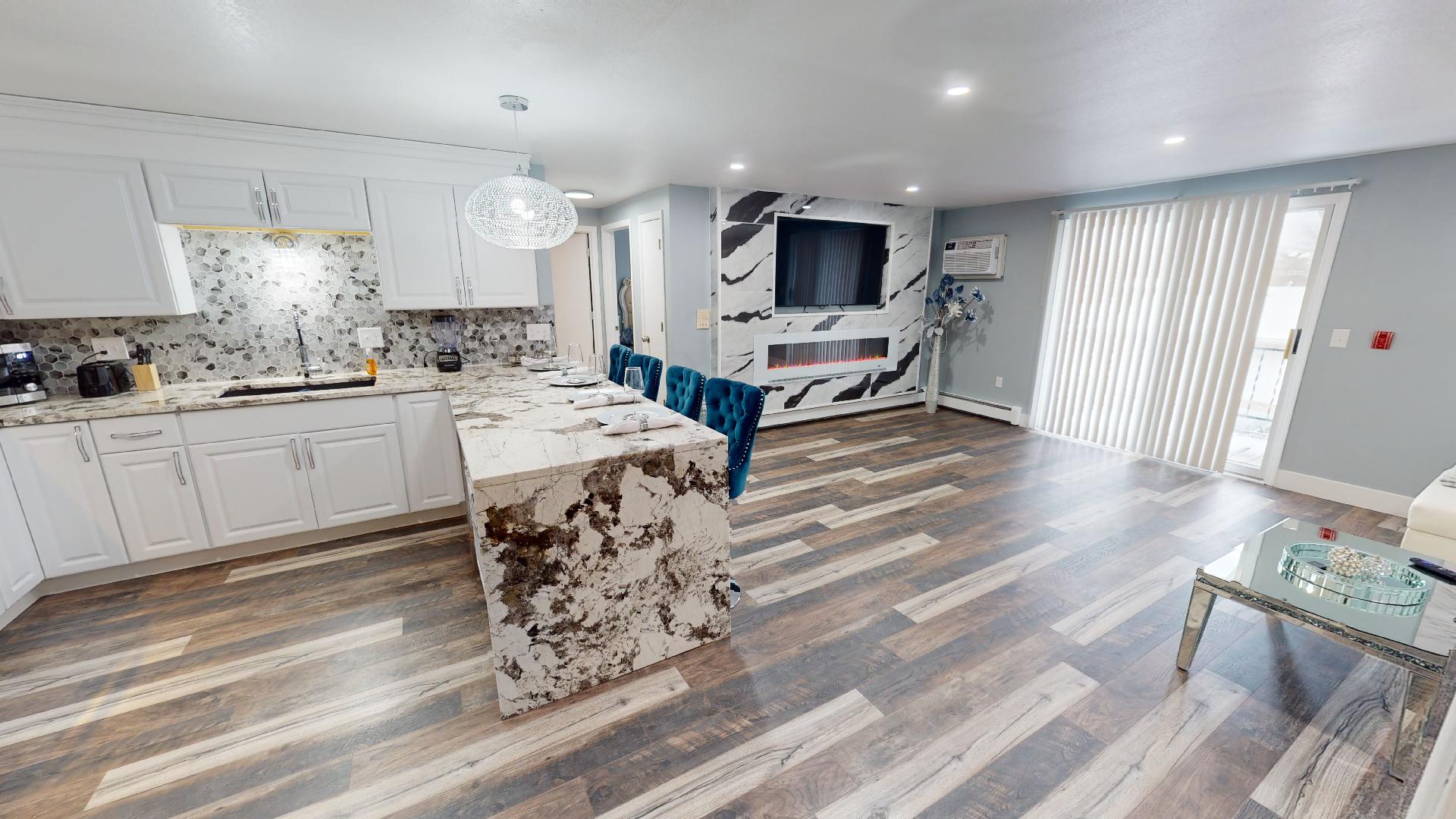 600 N Kensington Dr #8